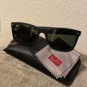 NWOT RayBan New Wayfarers with Case Included